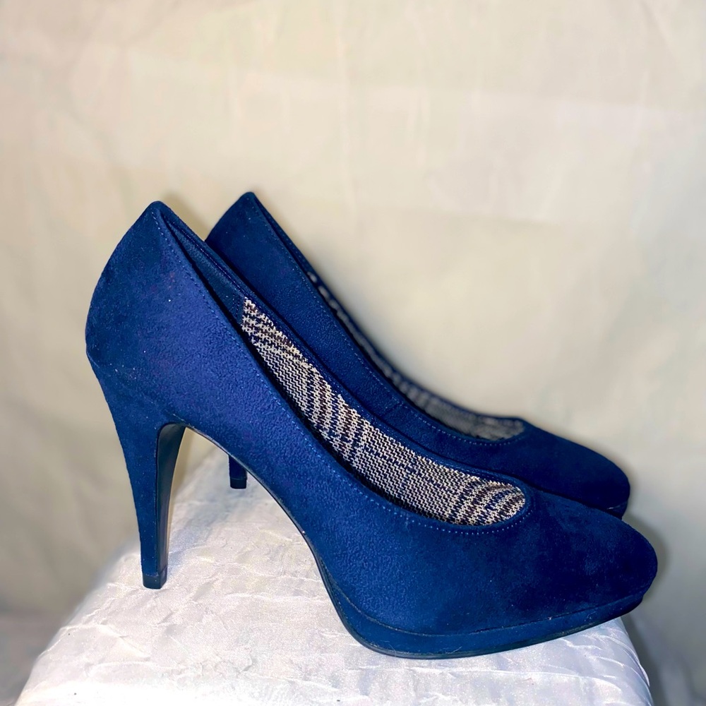 Dark blue suede heels with design on inside